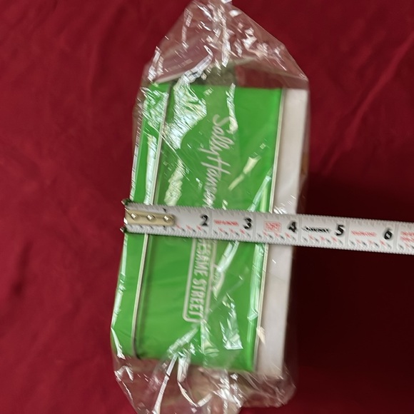 Sesame Street x Sally Hansen Metal Lunchbox. - Picture 4 of 4